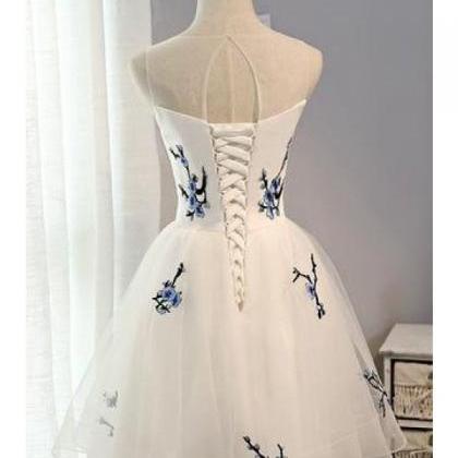 A Line Sleeveless Embroidery Homecoming Dresses..