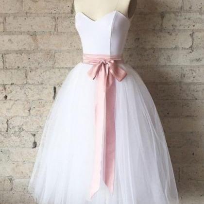White Sweetheart Tulle Tea Length Homecoming Dress..