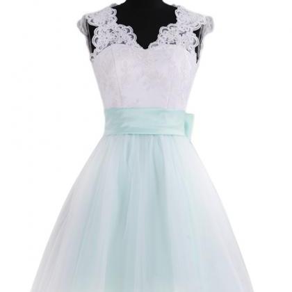 Glamorous A-line V-neck Tulle Homecoming..