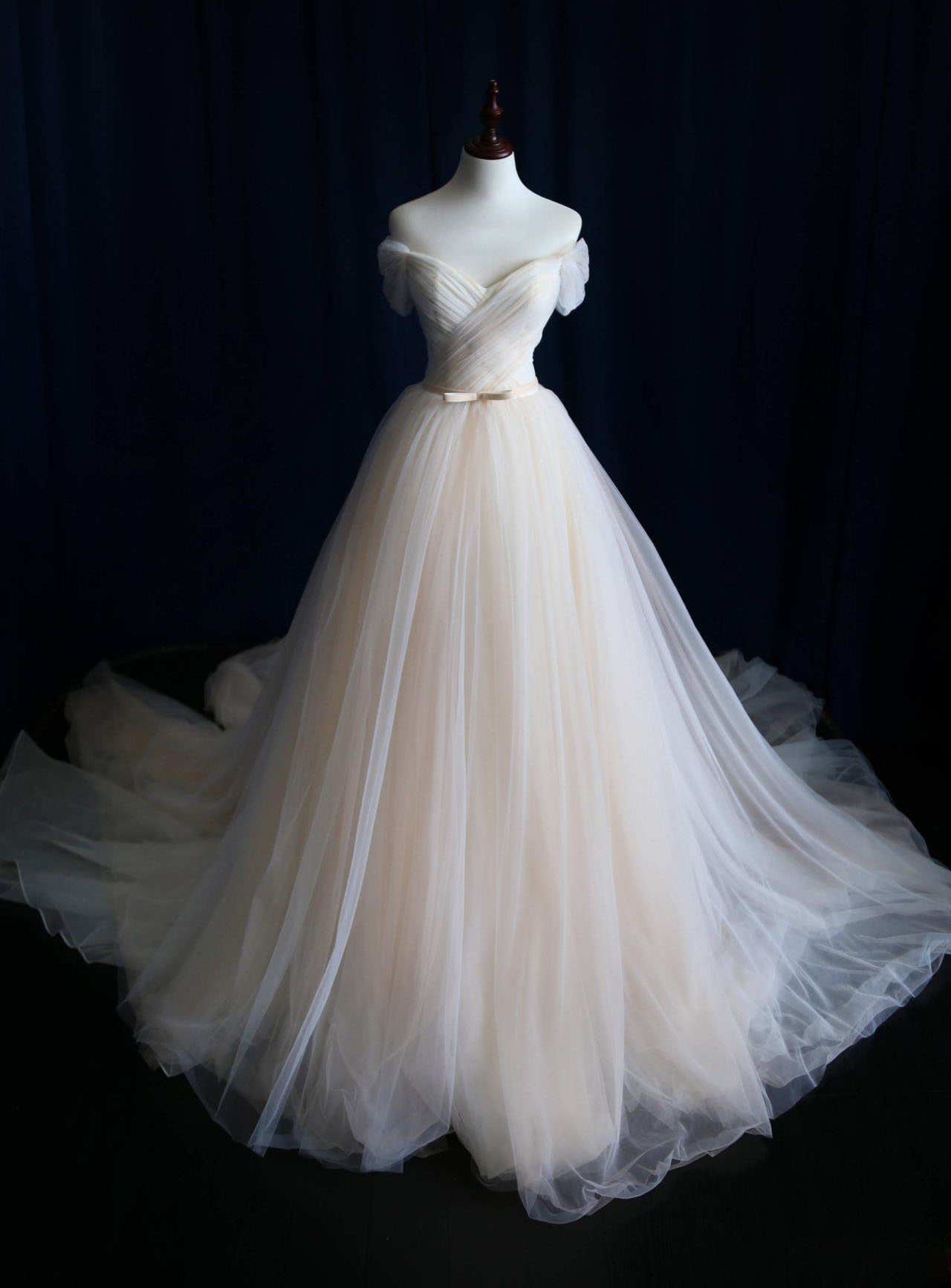 A-line Tulle Wedding Dress,wedding Dresses,plus Size Bridal Gown,cunstom-made Bride Dresses,off-shoulder Wedding Dress,tulle Pleat Bridal
