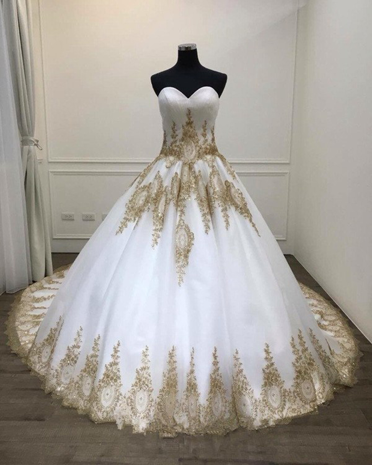 White Ball Gown Quinceanera Dresses, Big Wedding Dress With Gold ...